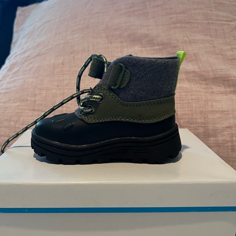Carter’s toddler rain boots, brand new, size 5m